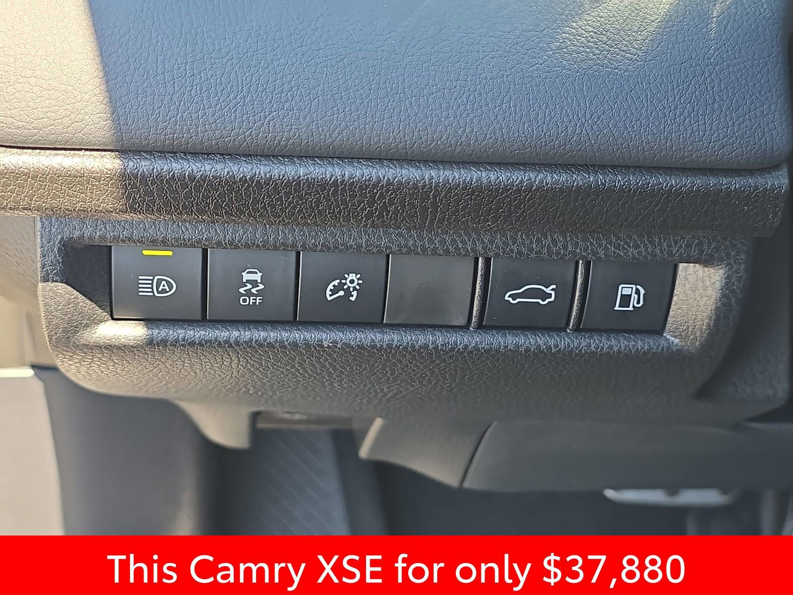 Used 2025 Toyota Camry XSE FWD image 31