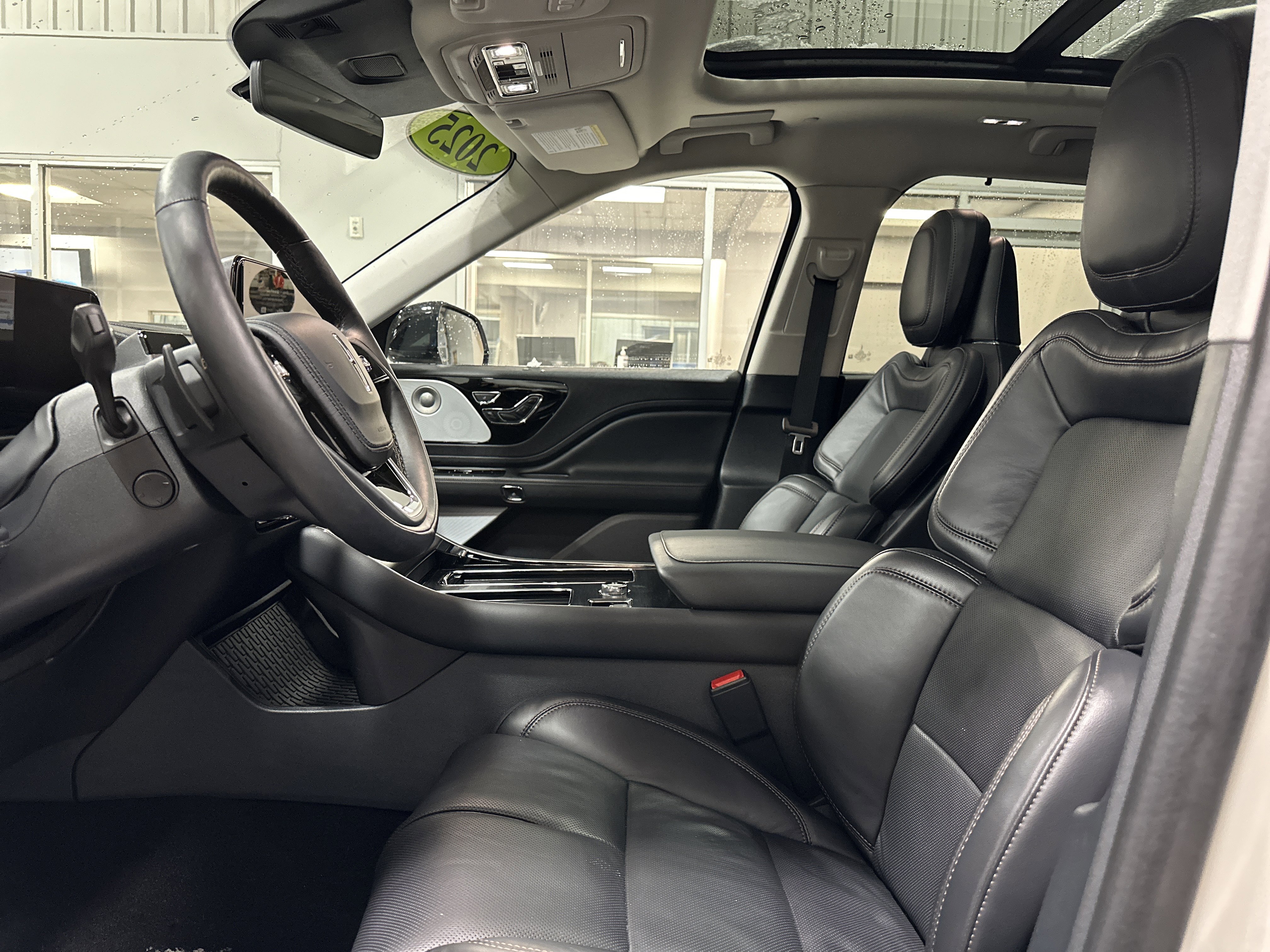 Used 2025 Lincoln Aviator Reserve w/ Equipment Group 201A image 17