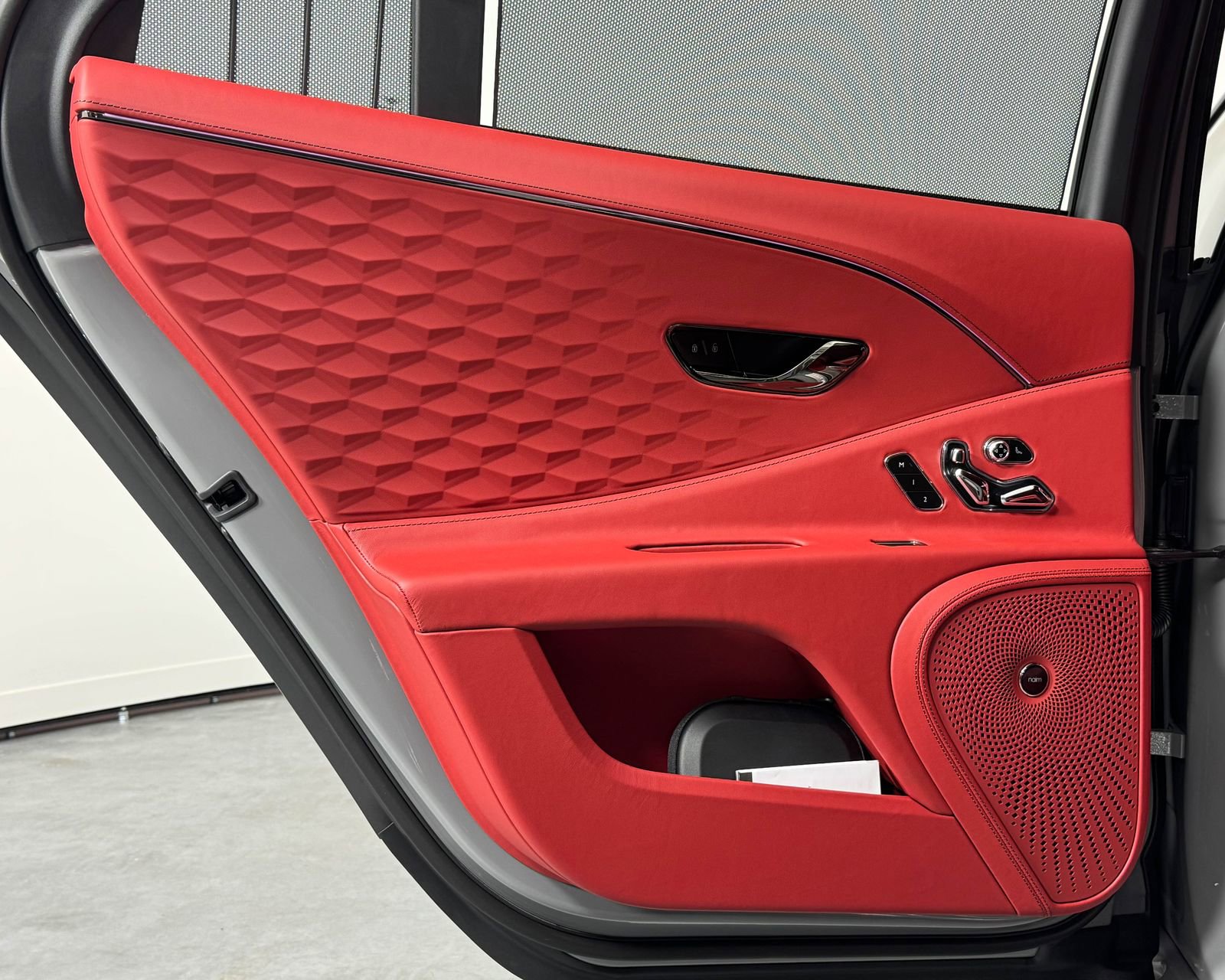 New 2025 Bentley Flying Spur Plug-In Hybrid image 50