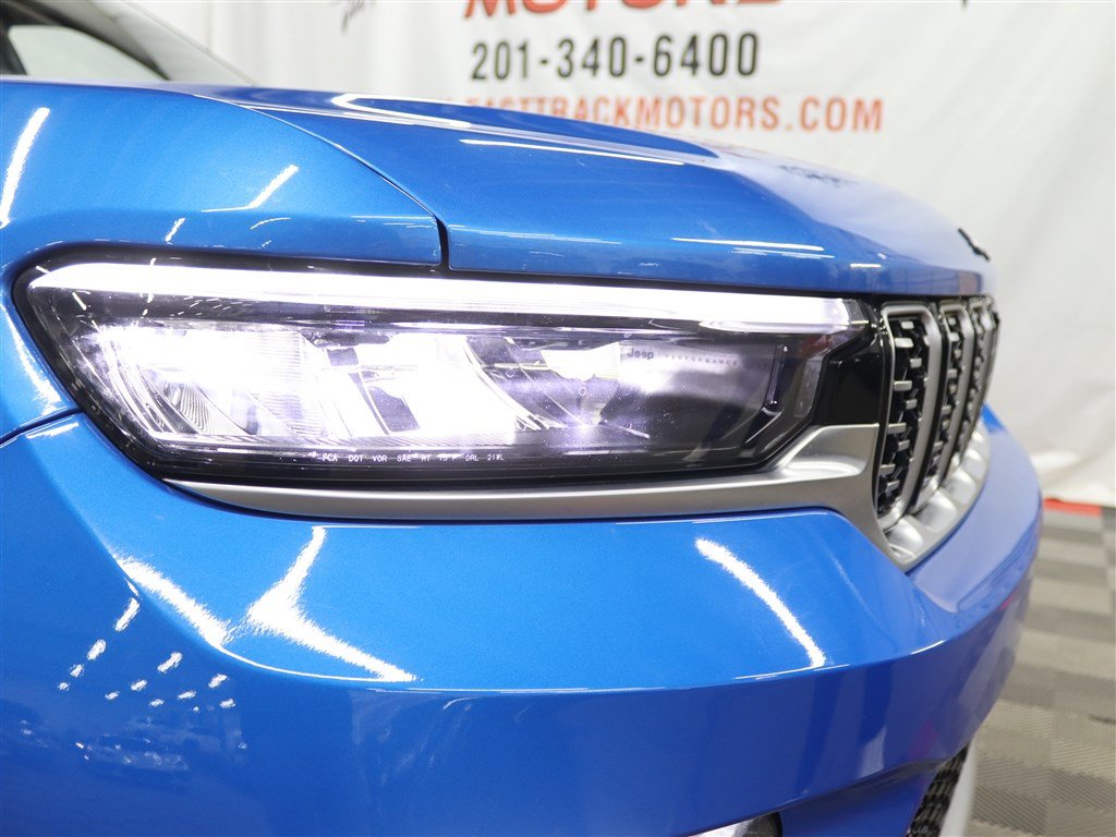 Used 2023 Jeep Grand Cherokee Summit AWD/4WD image 11