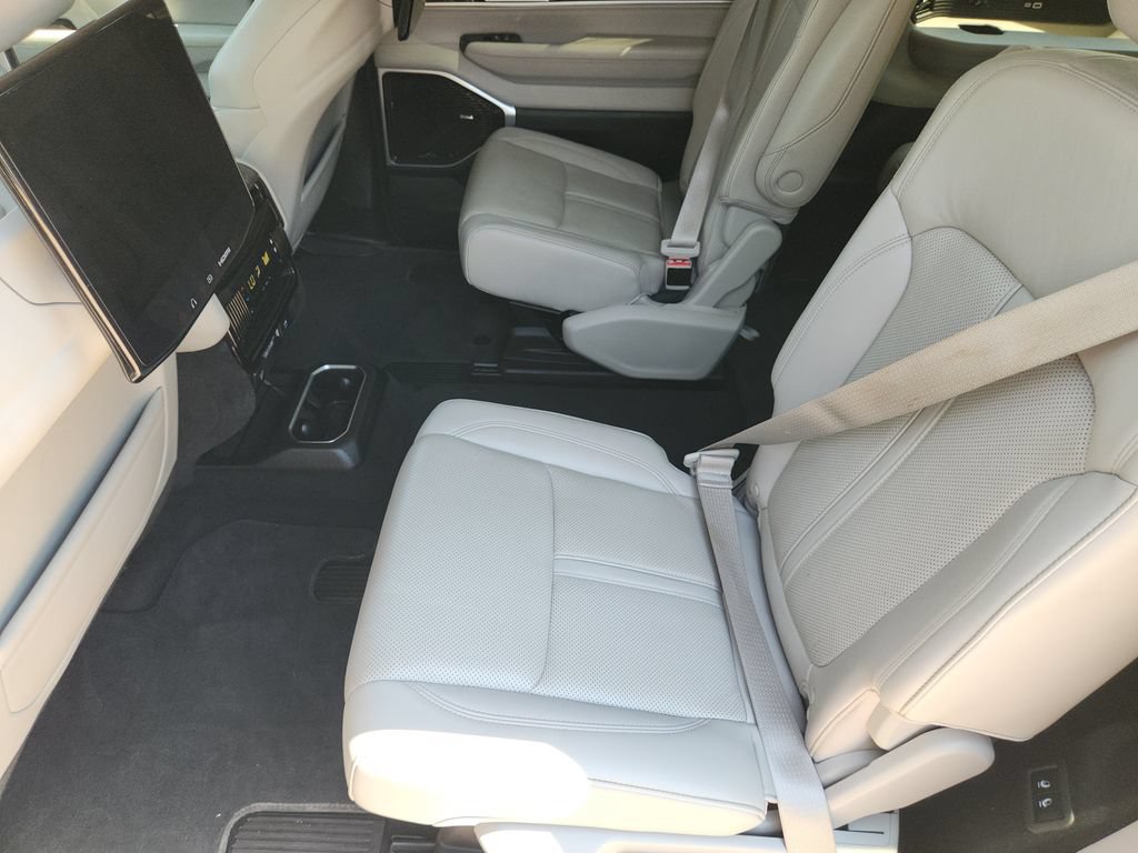 Used 2022 Jeep Wagoneer Series III w/ Premium Group I AWD/4WD image 34