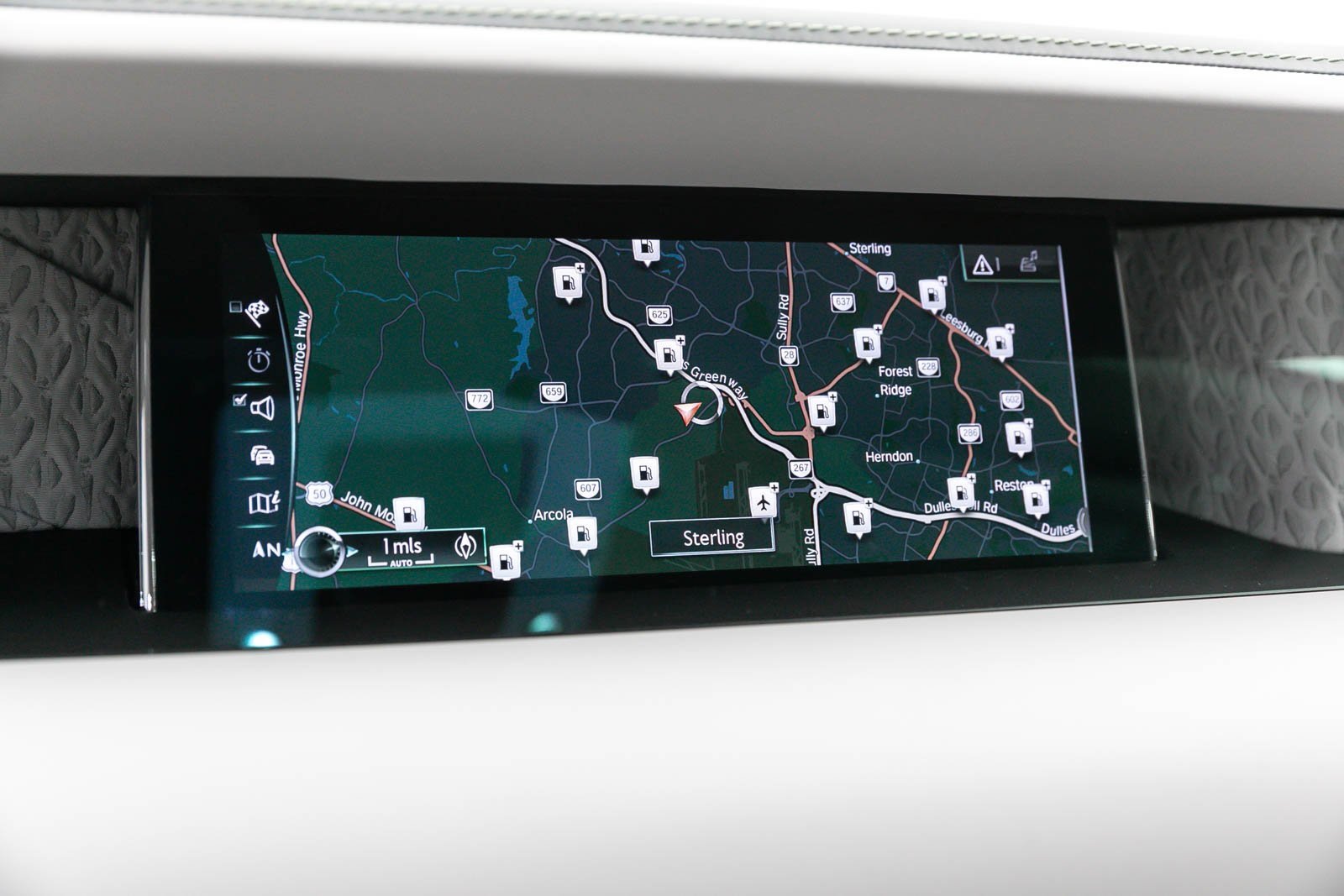 Used 2024 Rolls-Royce Phantom Extended Wheelbase w/ Leather Finishing Pack image 21