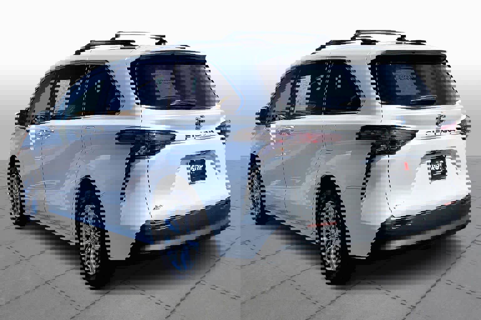 Used 2025 Toyota Sienna XLE w/ XLE Plus Package image 11