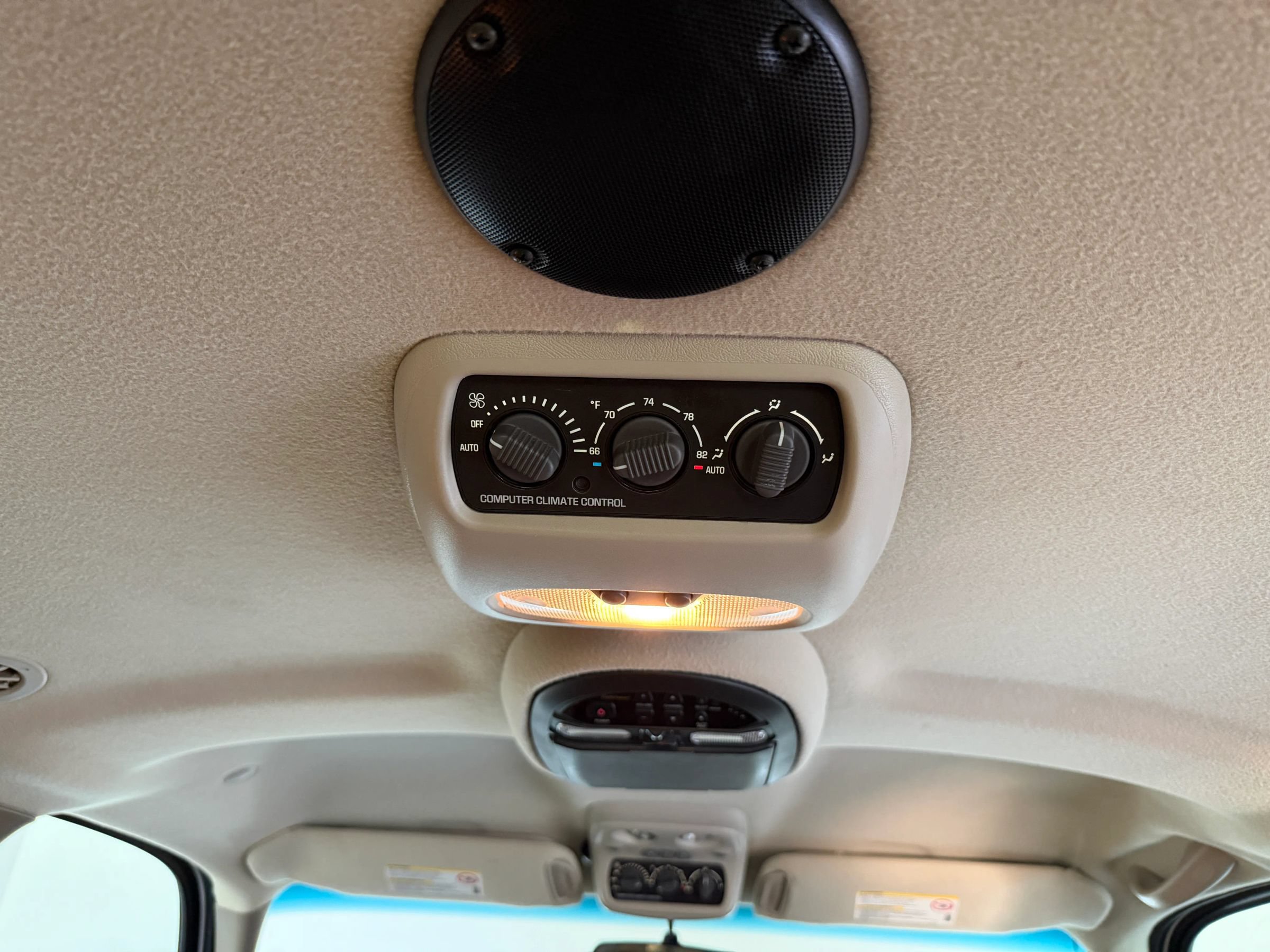 Used 2002 GMC Yukon XL SLT AWD/4WD image 36