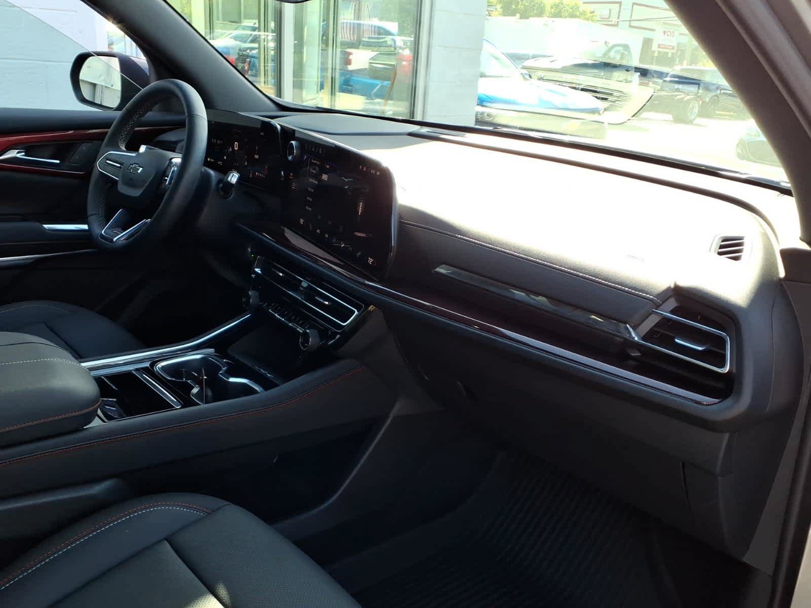 Used 2026 Chevrolet Traverse Z71 w/ LPO, Floor Liner Package AWD/4WD image 22
