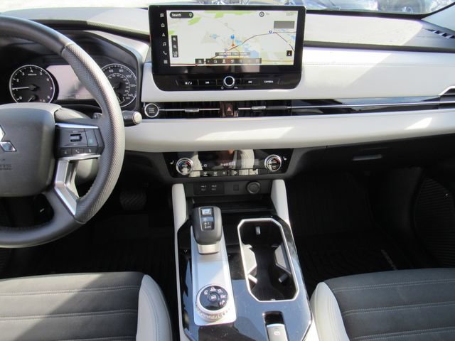 Used 2025 Mitsubishi Outlander SE FWD image 19