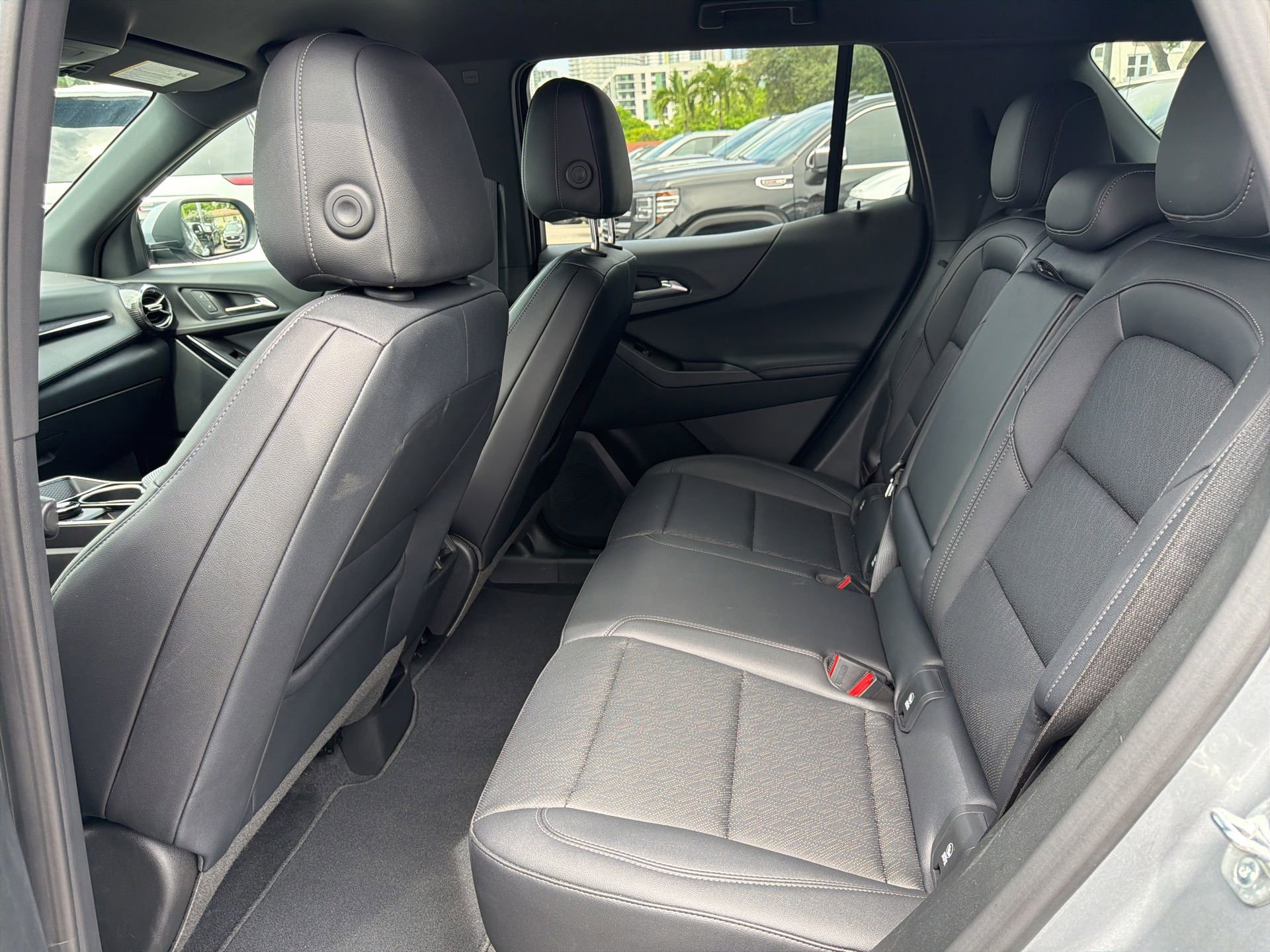 Used 2026 Chevrolet Equinox LT w/ Convenience Package II FWD image 32