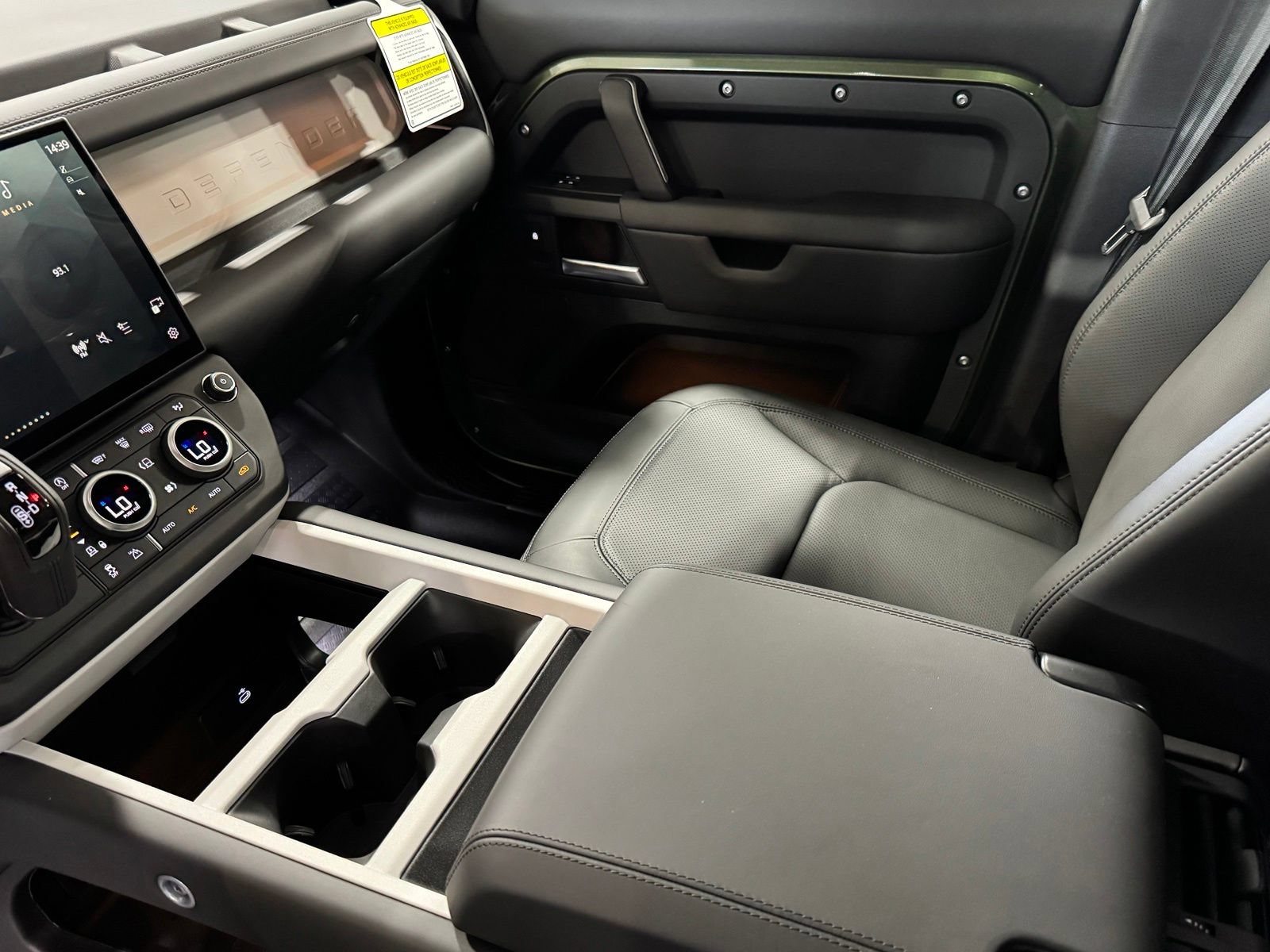 New 2026 Land Rover Defender 110 X-Dynamic SE AWD/4WD image 15