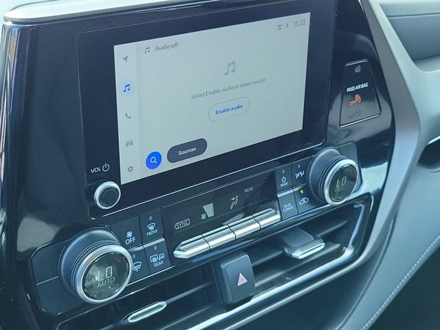 Used 2024 Toyota Highlander LE FWD image 27
