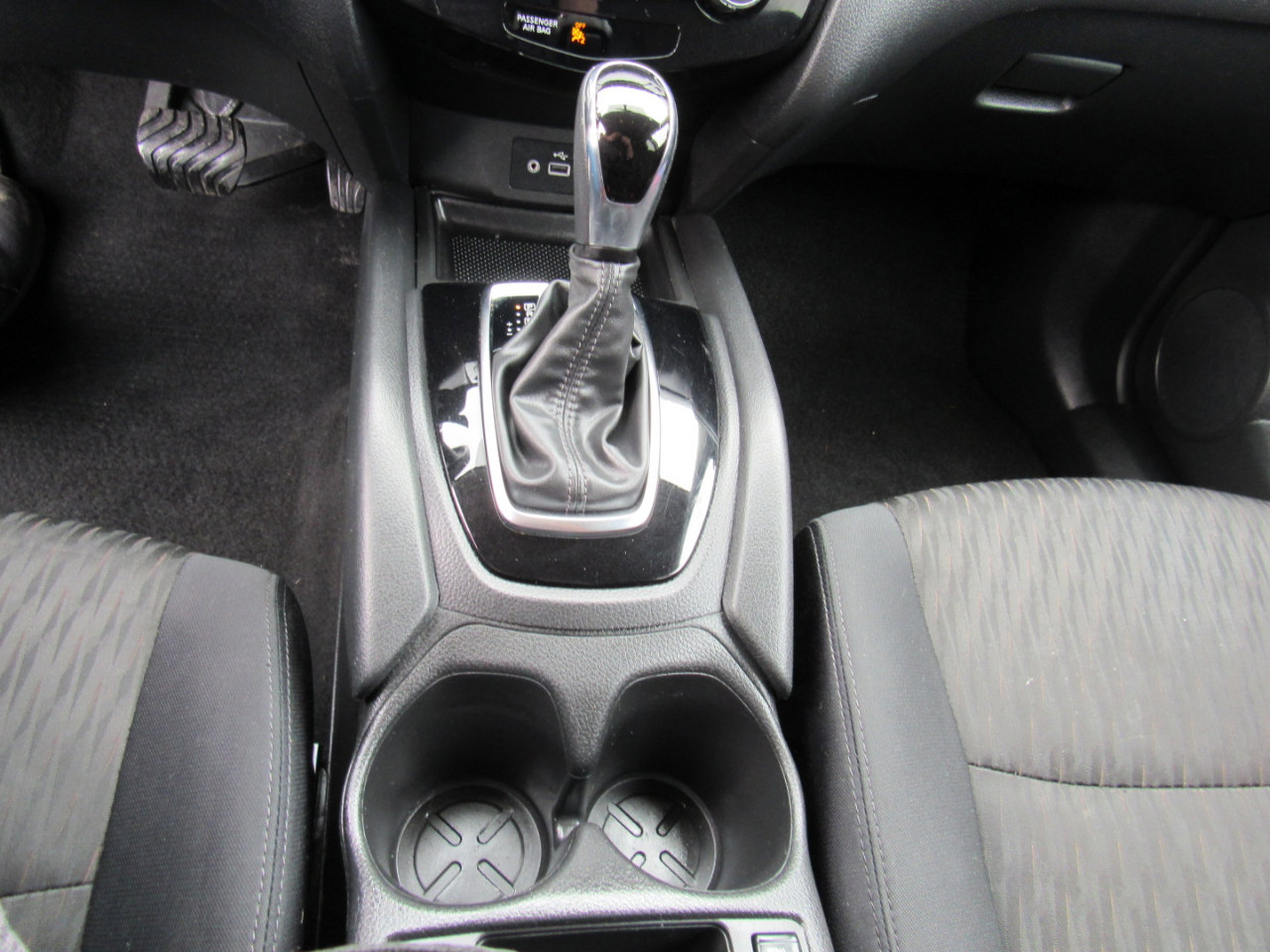 Used 2018 Nissan Rogue SV image 19