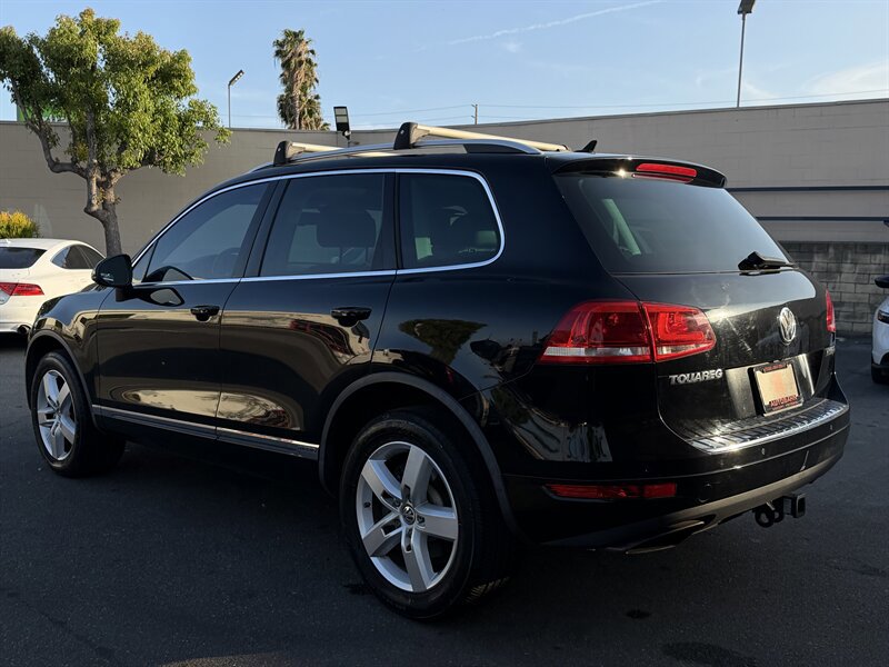 Used 2012 Volkswagen Touareg Hybrid AWD/4WD image 17