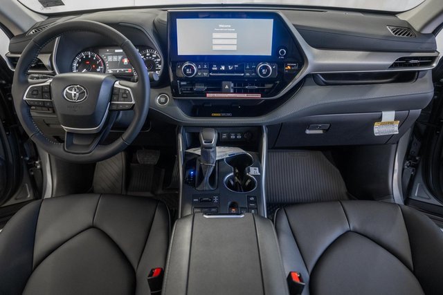New 2025 Toyota Highlander XLE image 20