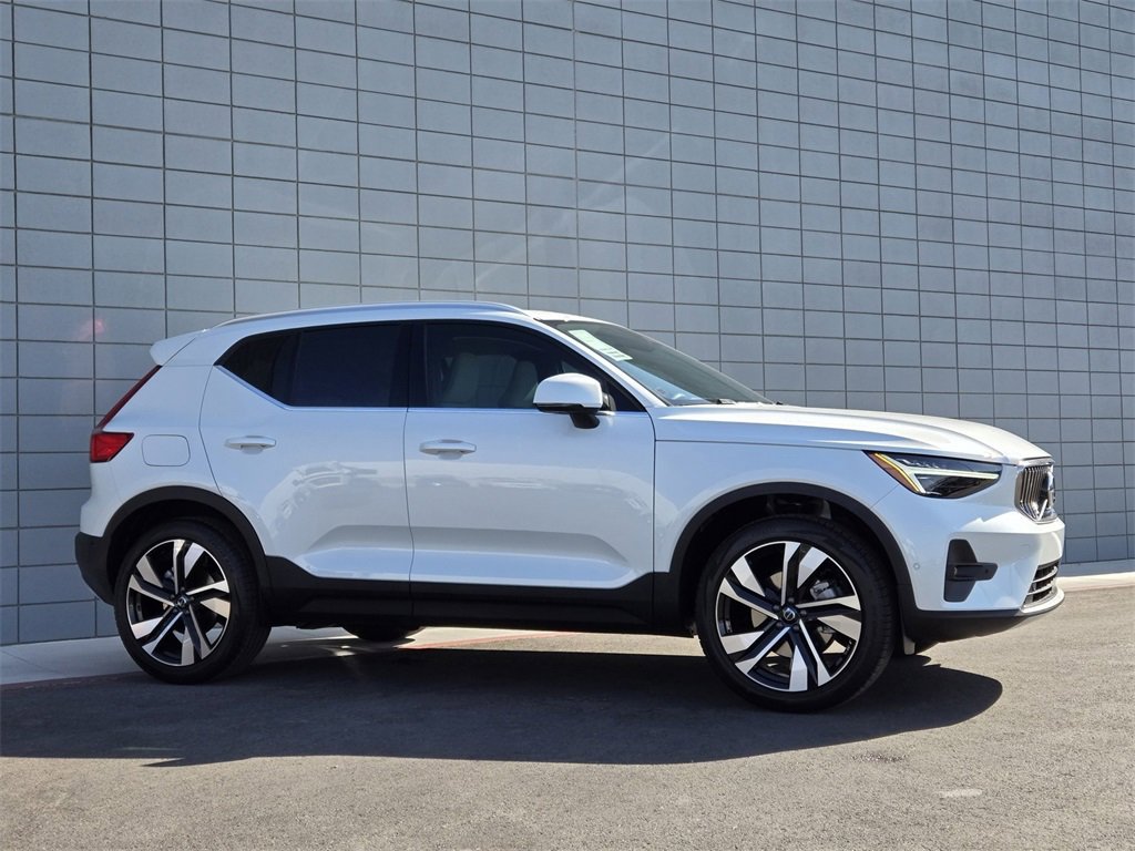 New 2025 Volvo XC40 B5 Ultra w/ Protection Package image 4