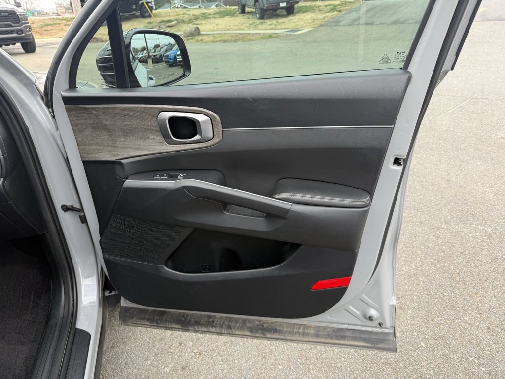Used 2023 Kia Sorento EX image 28