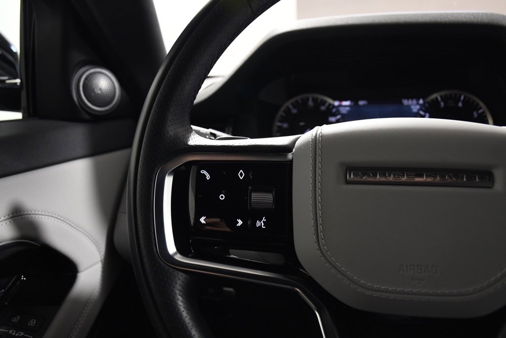 Used 2023 Land Rover Range Rover Evoque R-Dynamic SE image 29