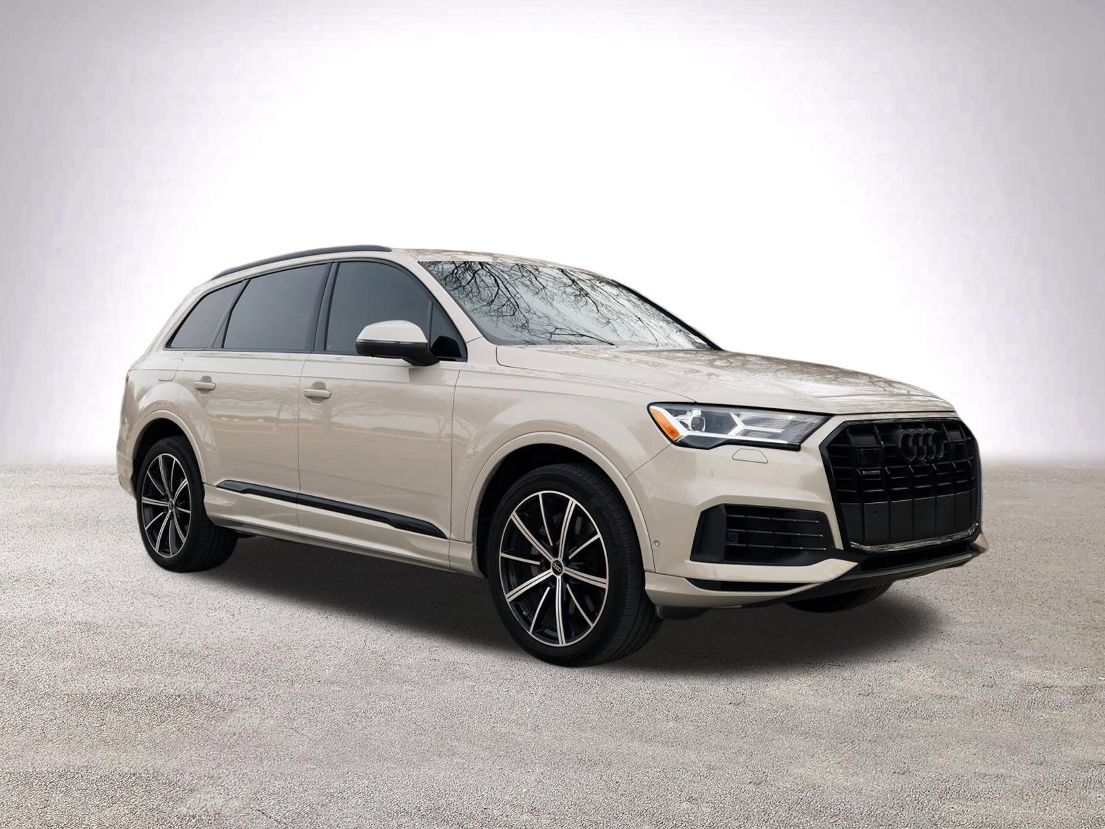 Used 2022 Audi Q7 Premium Plus image 2