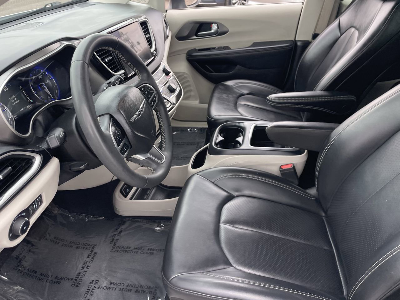 Used 2023 Chrysler Pacifica Touring-L image 24