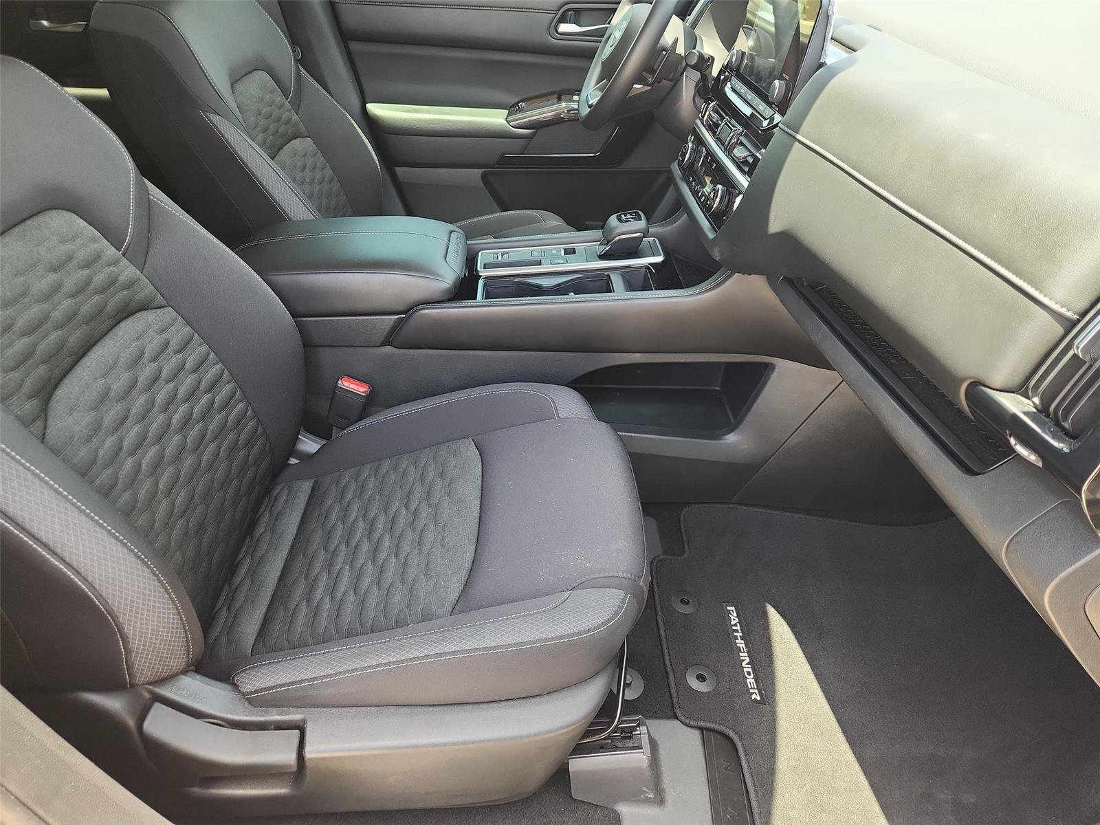 Used 2022 Nissan Pathfinder S FWD image 26