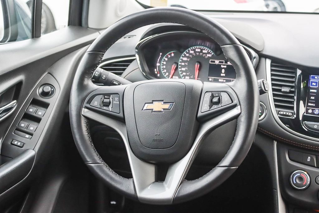 Used 2022 Chevrolet Trax LT w/ LT Convenience Package image 19