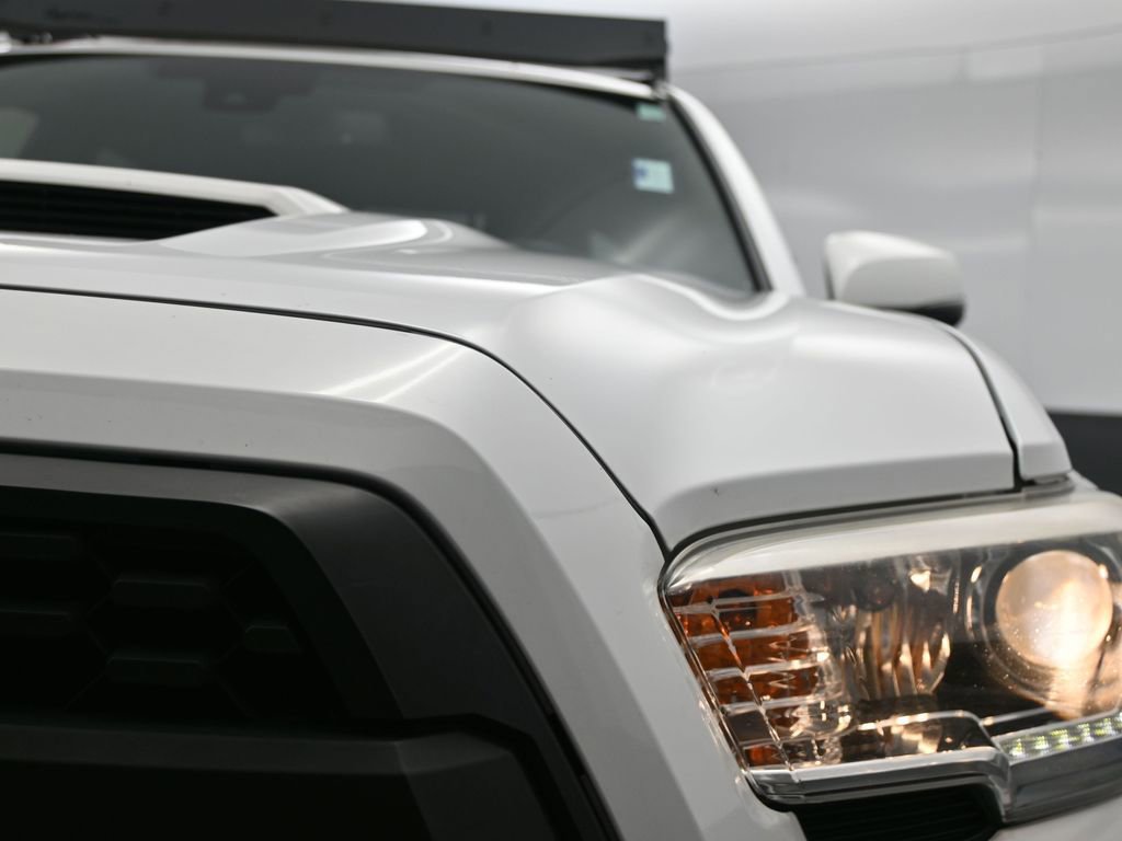 Used 2018 Toyota Tacoma TRD Sport image 14