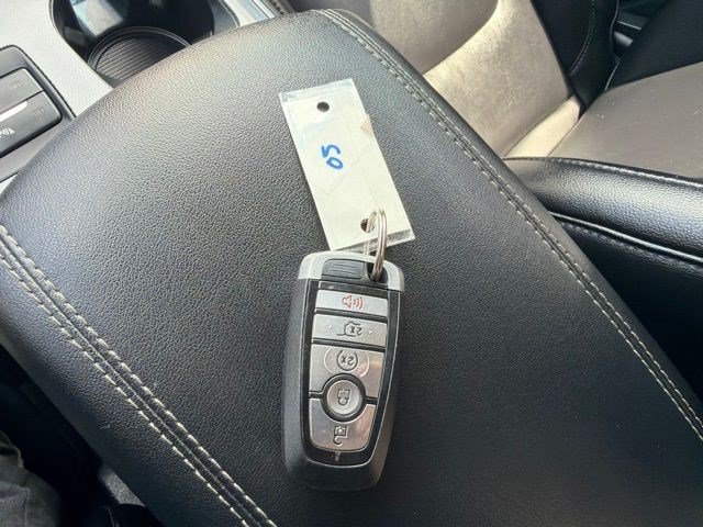 Used 2022 Ford Edge Titanium AWD/4WD image 34