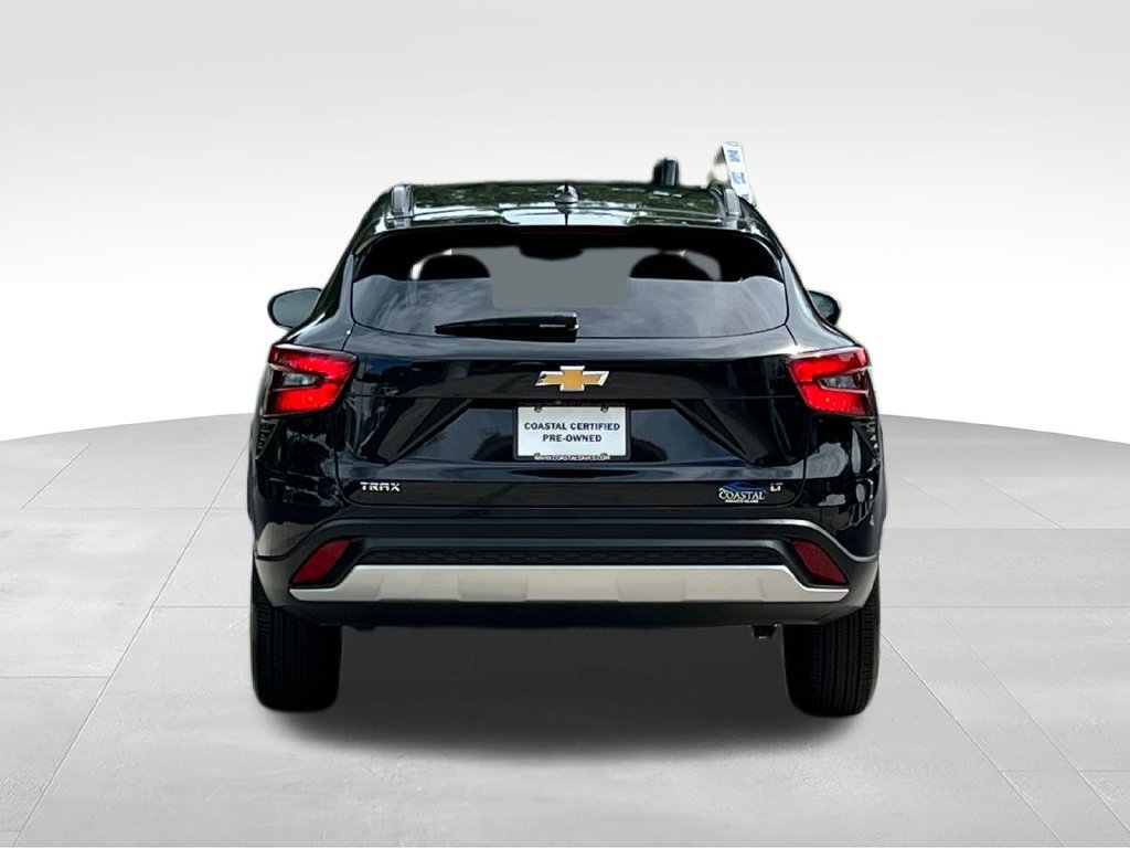 Used 2024 Chevrolet Trax LT w/ Driver Confidence Package FWD image 10