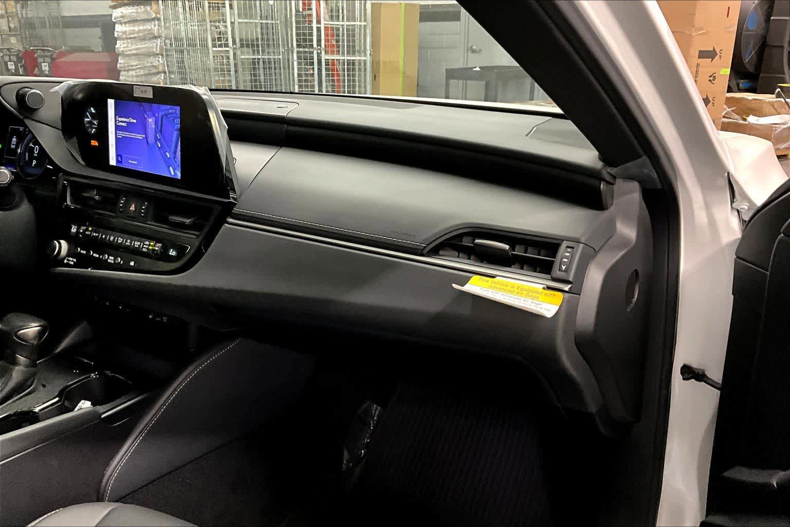 Used 2025 Lexus ES 300h w/ Premium Package FWD image 19