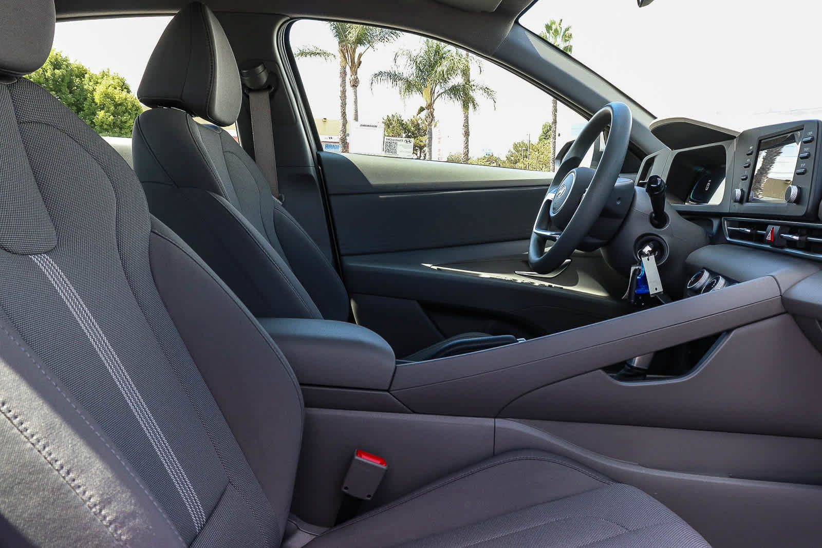 Used 2025 Hyundai Elantra SE w/ Cargo Package FWD image 26