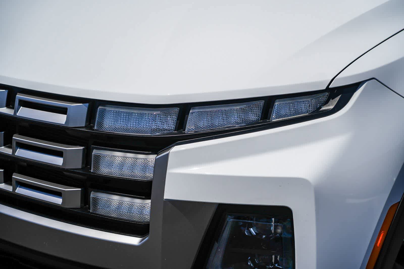 Used 2025 Hyundai Santa Cruz SE FWD image 2