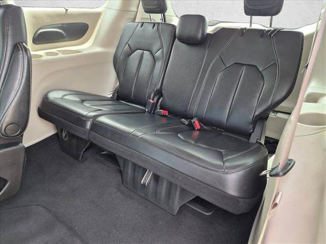 Used 2022 Chrysler Pacifica Touring-L FWD image 18