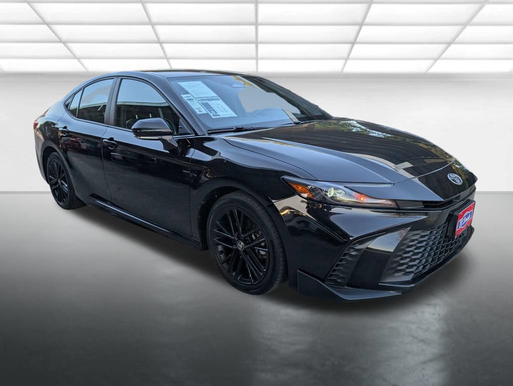 Used 2025 Toyota Camry SE FWD image 1