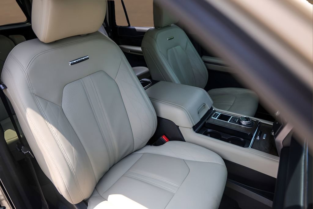 Used 2018 Ford Expedition Platinum RWD image 31