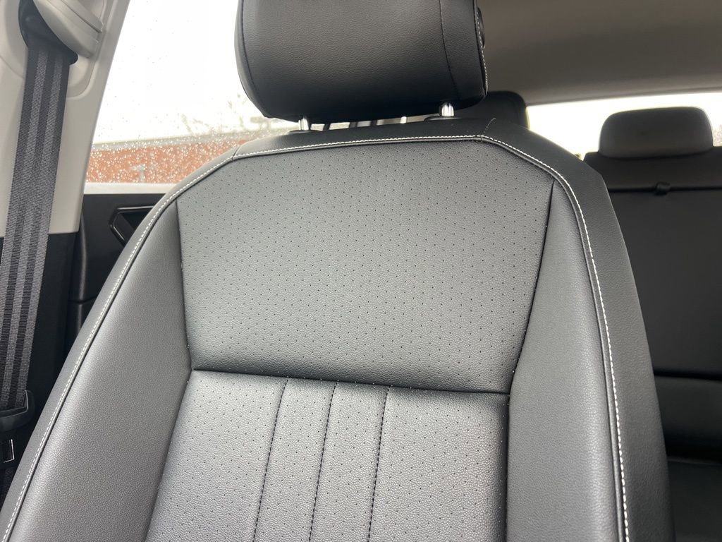 Used 2022 Volkswagen Tiguan SE image 21