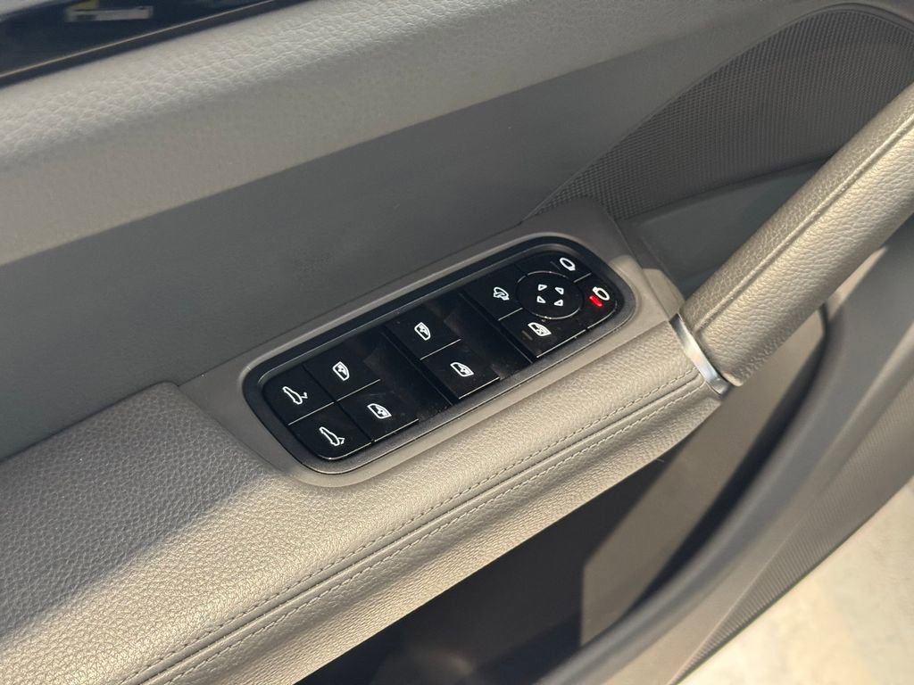 Certified 2019 Porsche Cayenne AWD/4WD image 30