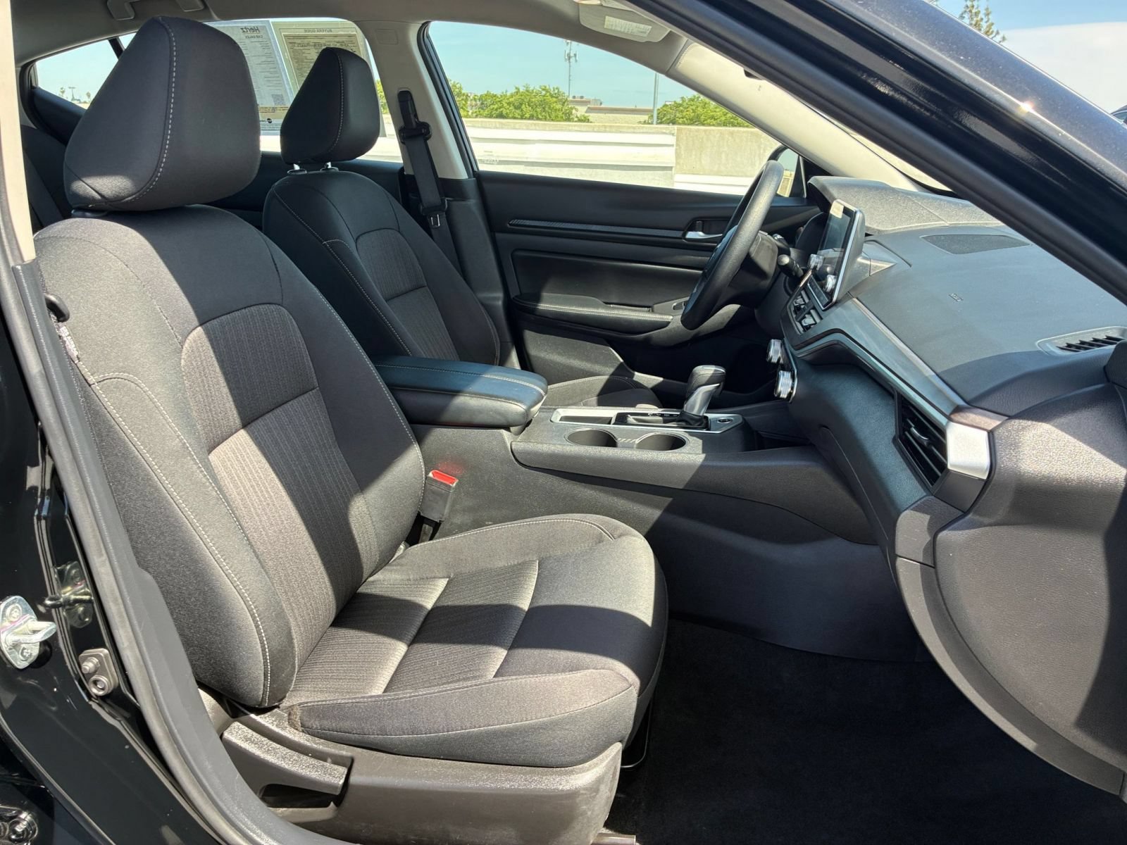 Used 2025 Nissan Altima 2.5 SV FWD image 35