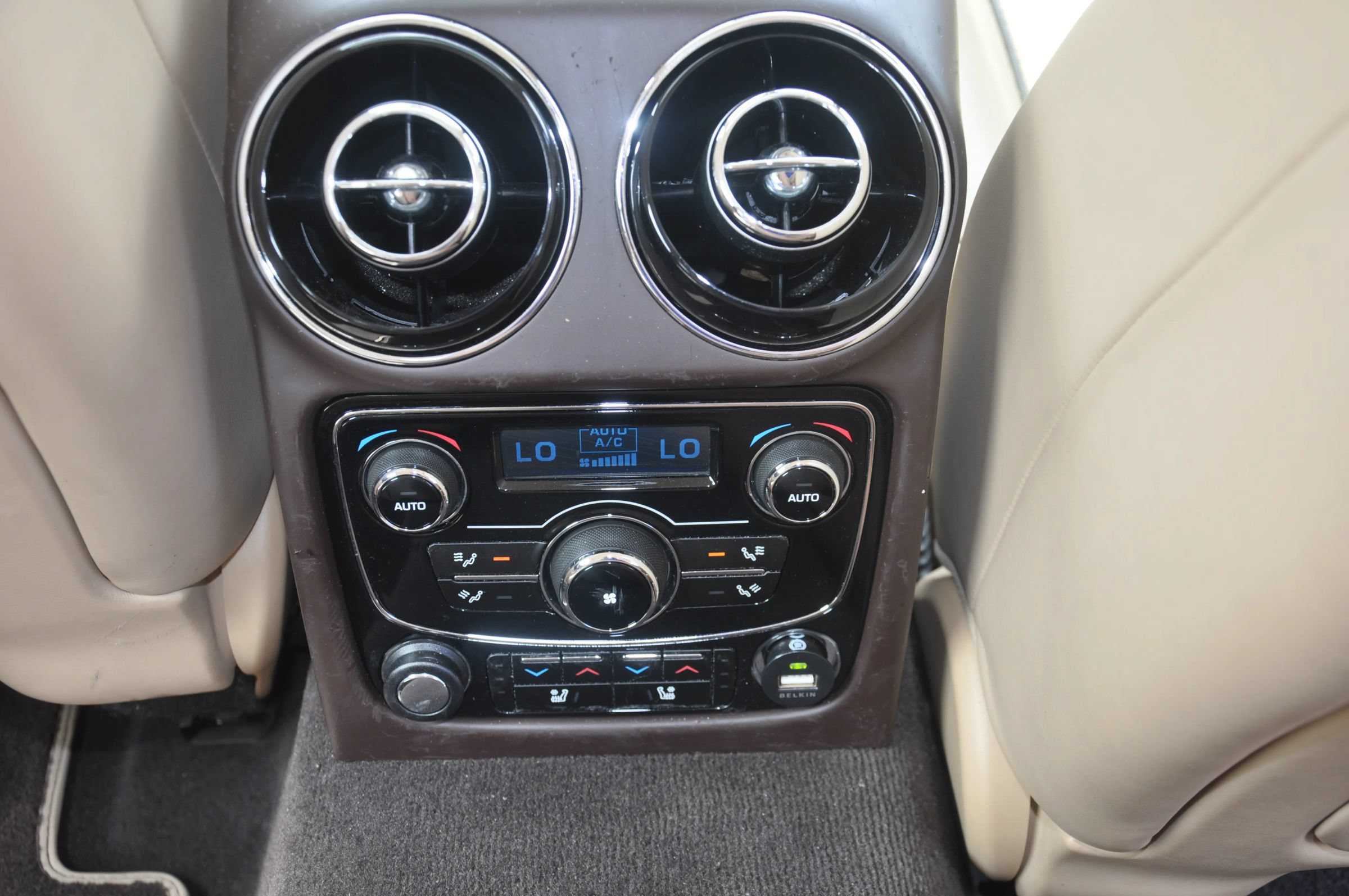 Used 2011 Jaguar XJ L RWD image 19