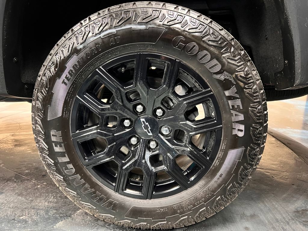 Used 2025 Chevrolet Colorado Trail Boss image 31
