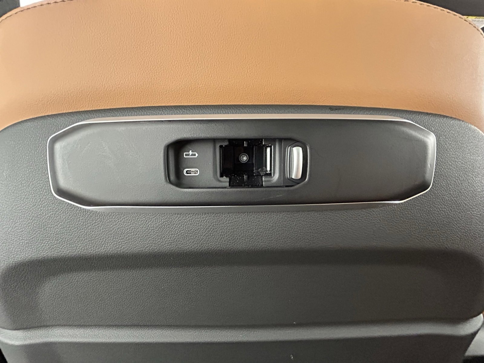 Used 2025 BMW X5 M60i w/ Parking Assistance Package image 34