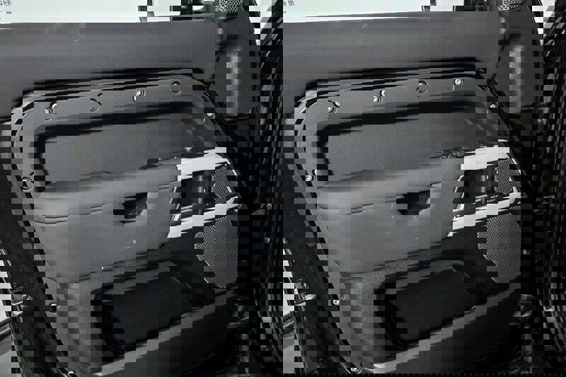 Used 2021 Land Rover Defender 110 image 15