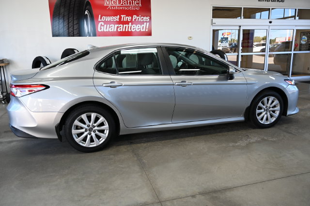 Used 2019 Toyota Camry LE FWD image 5