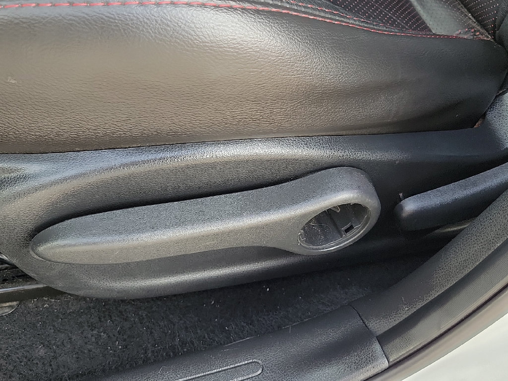 Used 2013 Nissan Juke SL FWD image 24