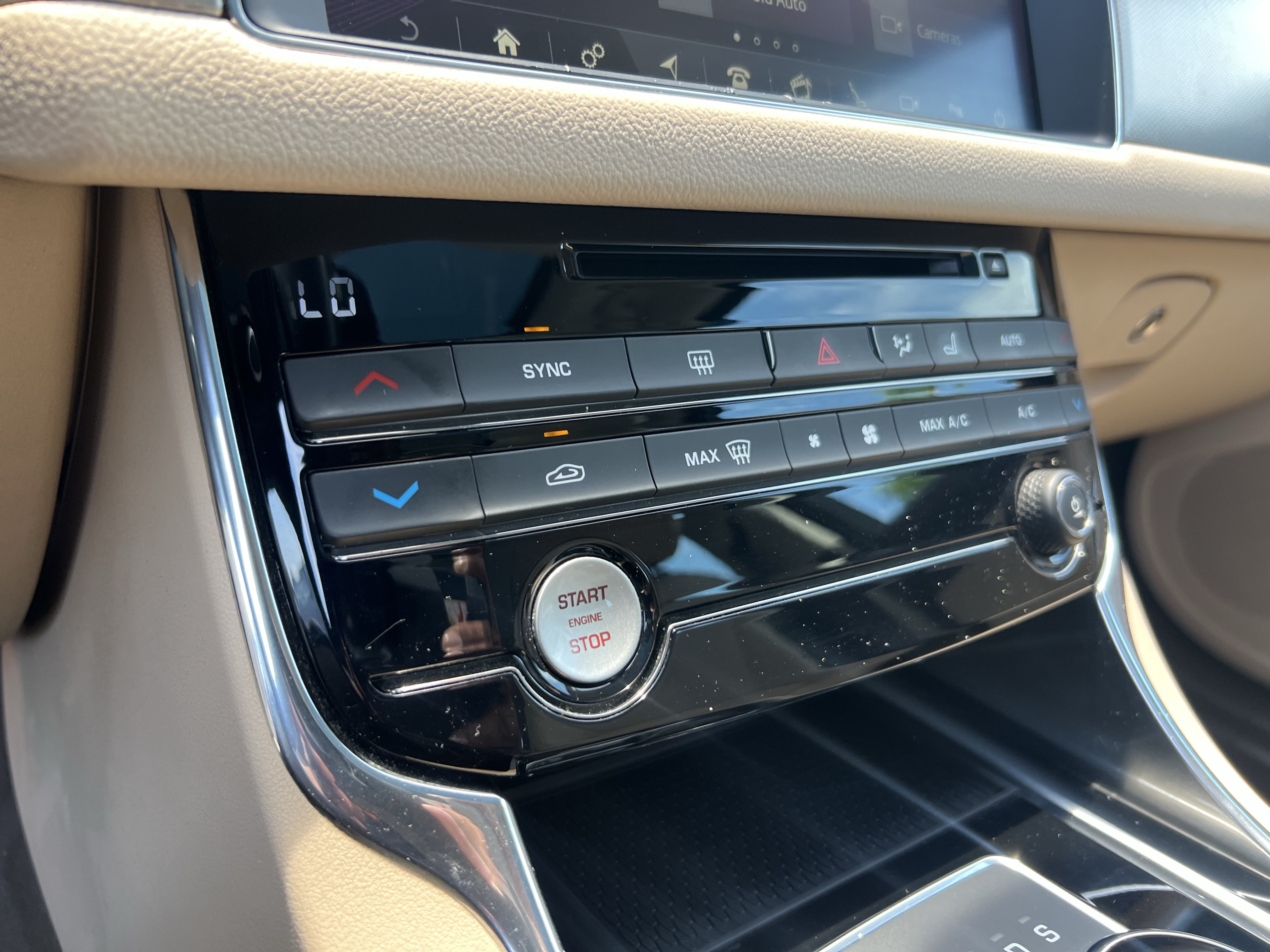 Used 2017 Jaguar XF Prestige RWD image 19