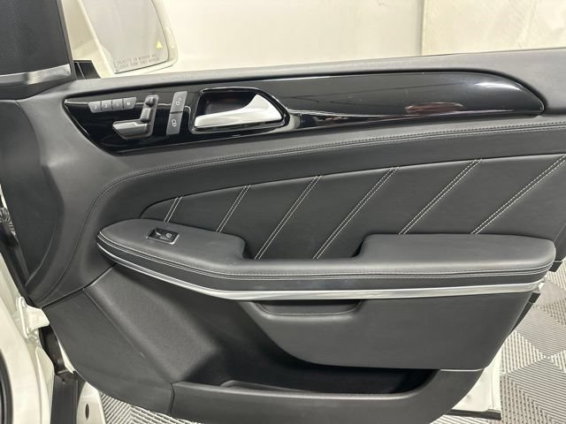 Used 2015 Mercedes-Benz GL 63 AMG 4MATIC image 32