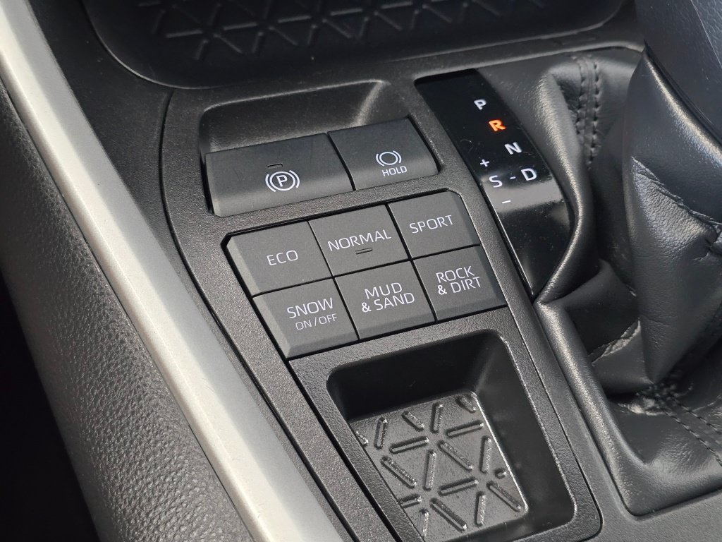 Used 2025 Toyota RAV4 XLE AWD/4WD image 29