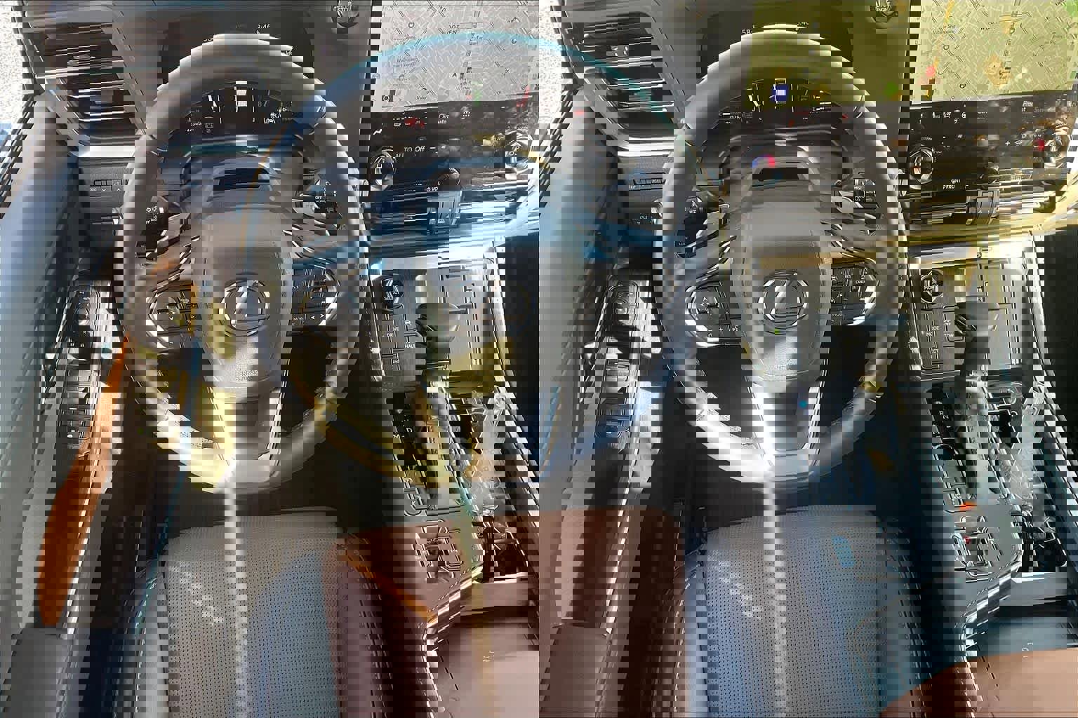 Used 2024 Lexus GX 550 w/ Accessory Package (2T) image 5