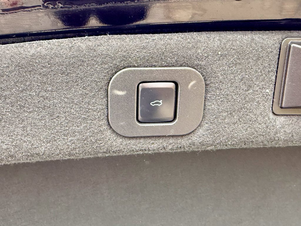 Used 2020 Lincoln Continental AWD w/ Premium Package image 14