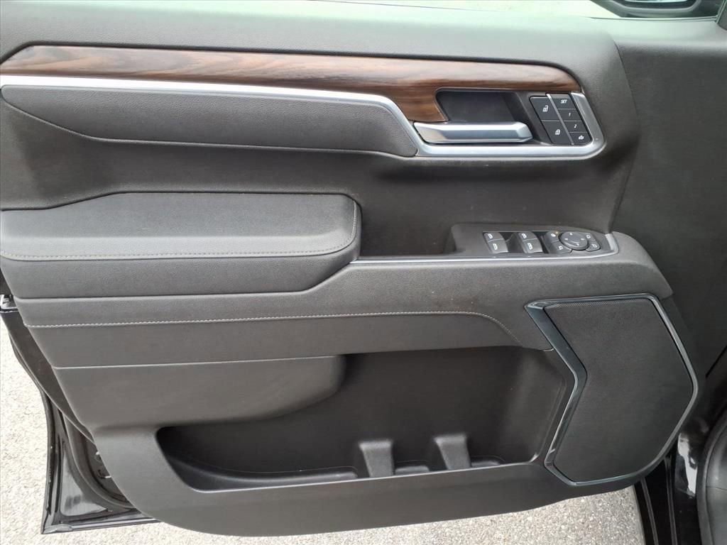 Used 2025 GMC Sierra 1500 SLT image 17