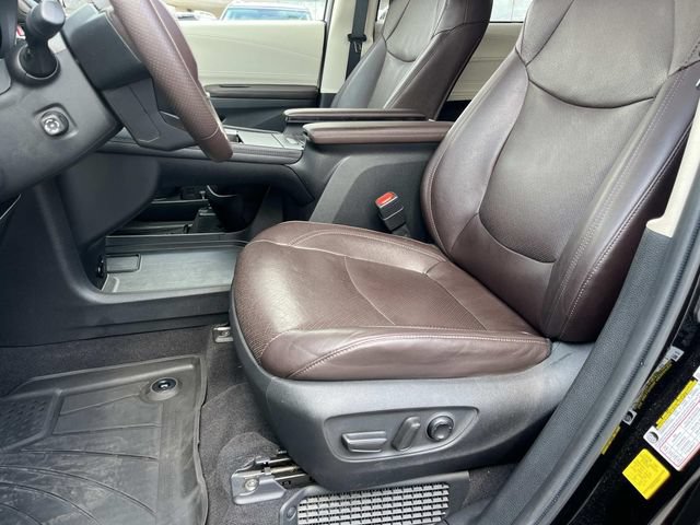 Used 2022 Toyota Sienna Platinum FWD image 21