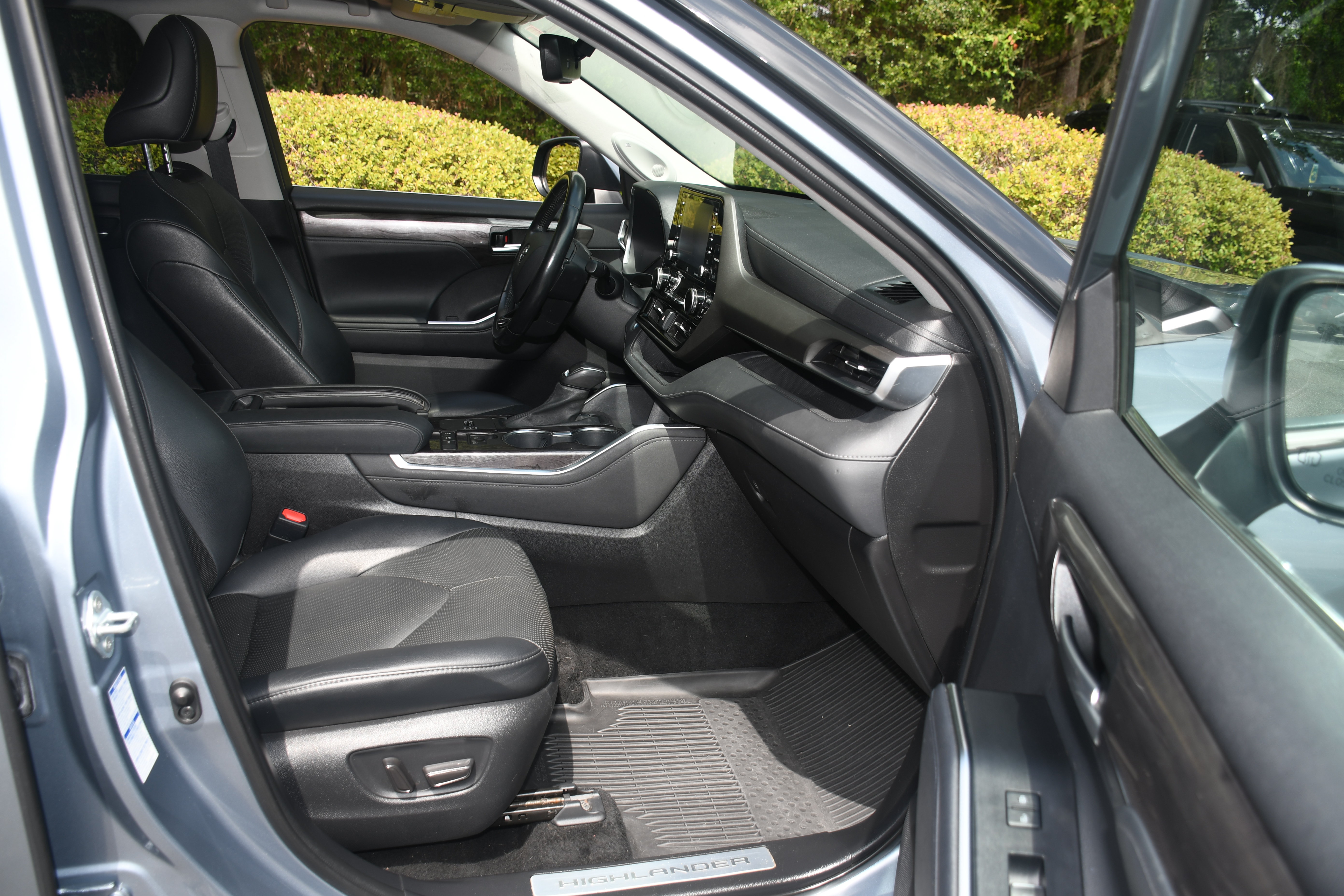 Certified 2021 Toyota Highlander Limited AWD/4WD image 22