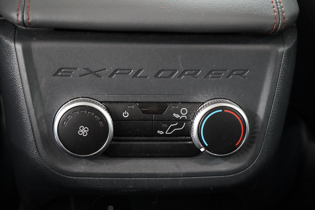 Certified 2025 Ford Explorer Active RWD image 22